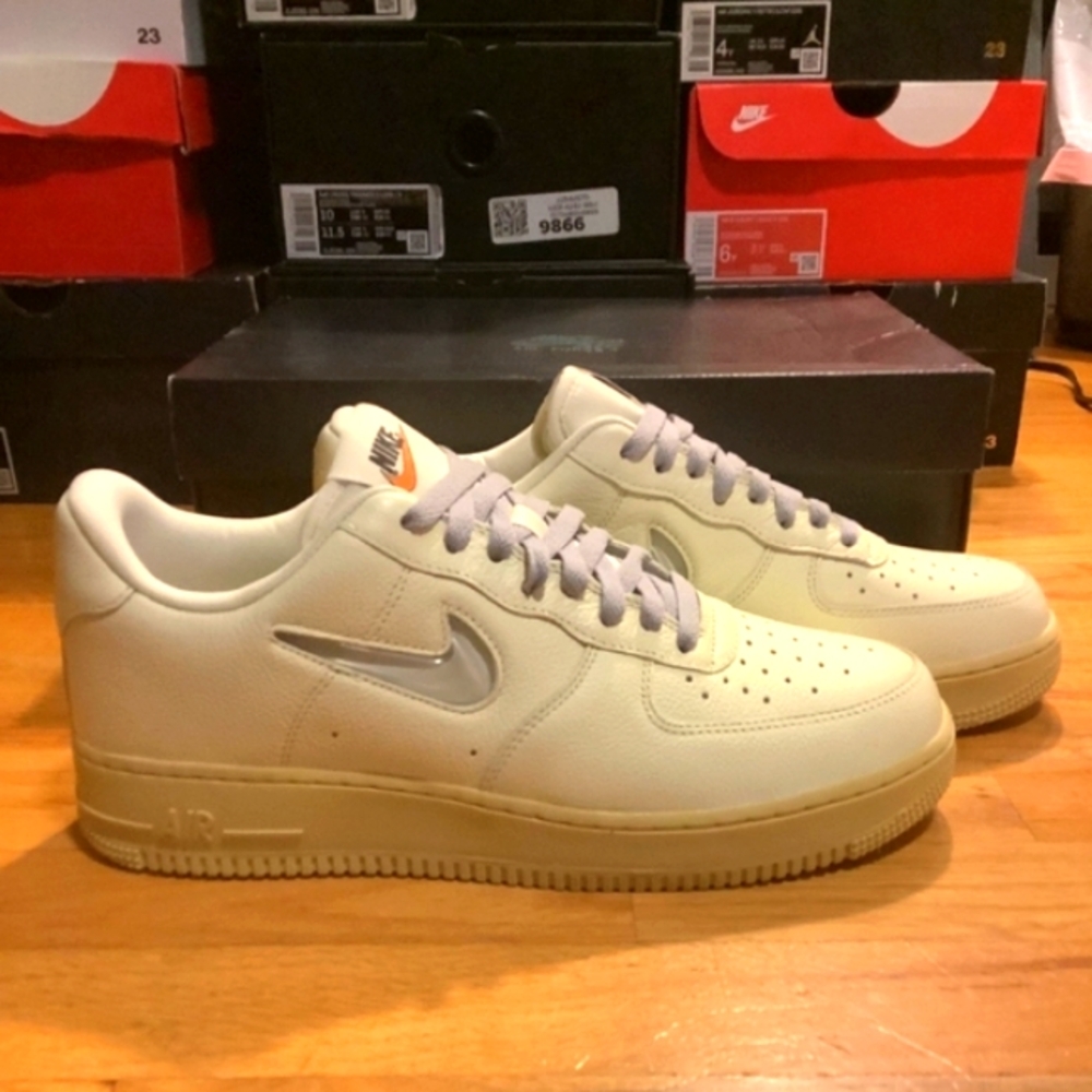 Nike Air Force 1 Low Men’s Size 9.5 AF1 Low ‘07 LX Coconut Milk NEW IN BOX